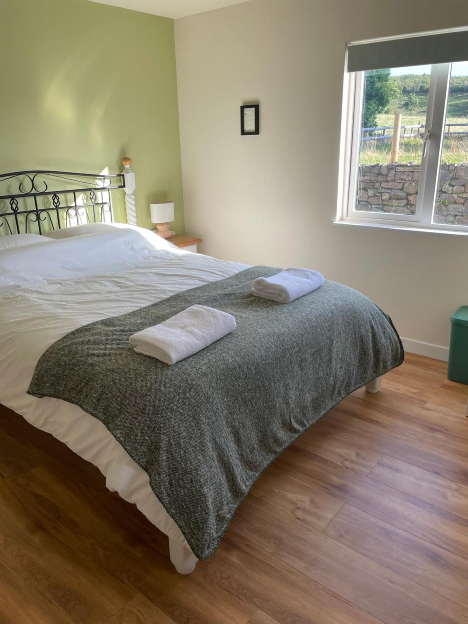 Mccaffertys Apartment Dromahair Luaran gambar